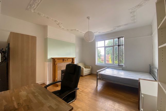 64 Harrington Drive, Nottingham photo 4