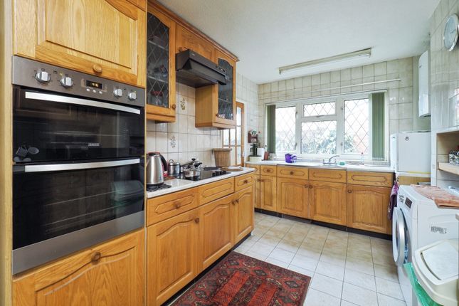 46, Charlecote Drive, Nottingham photo 4