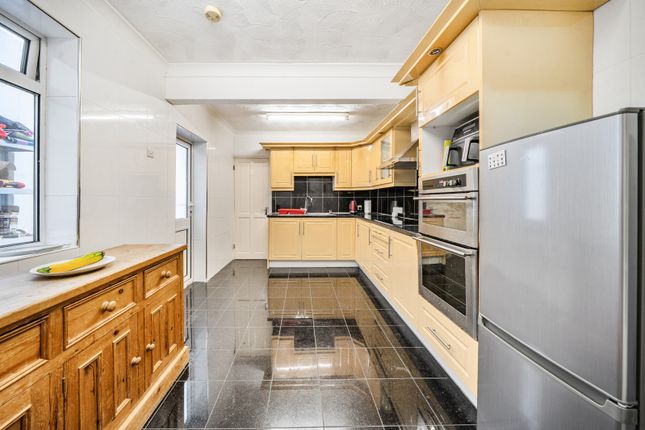 20, Coldershaw Road, London photo 4