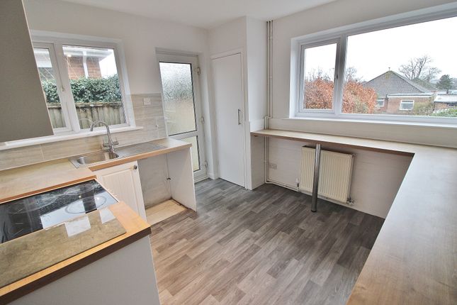 15, Ash Close, Waterlooville photo 3