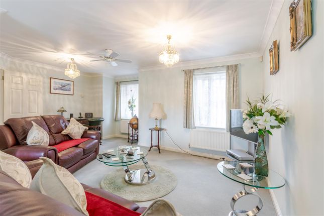 2, Woodside Close, Ruislip photo 4