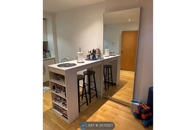 Flat  Olivia Court, Tapster Street, Barnet photo 3