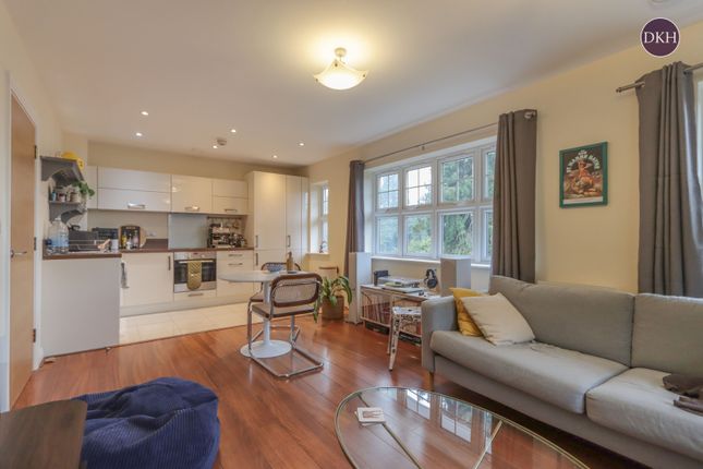 Campbell Court, Watford photo 4