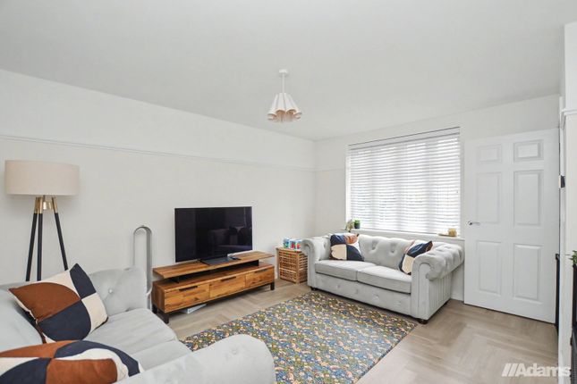 26, Papworth Close, Halton photo 4