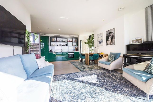 Flat for sale in Bagshaw Building, Canary Wharf