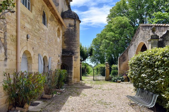 Ch&acirc;teau for sale in Aimargues, Gard Provencal (Uzes, Nimes), Occitanie