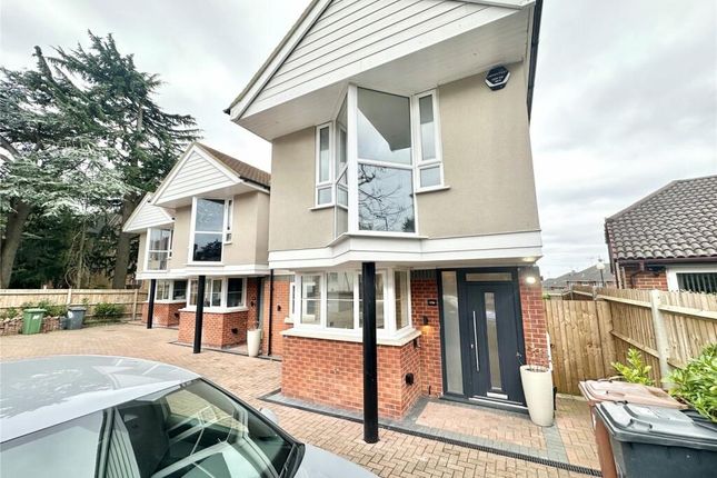 Flat to rent in Sparrows Herne, Bushey