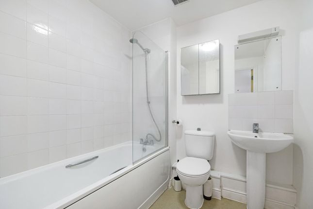 Flat 48 Coalstore, 5, Candle Street, London photo 3
