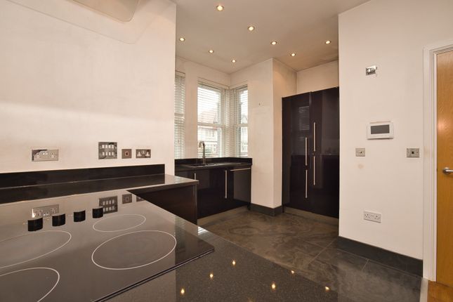 Flat 2, 31, Queens Road, Kent photo 3