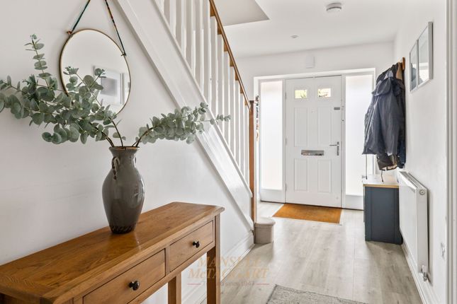 23 Clockfield, Crawley photo 4