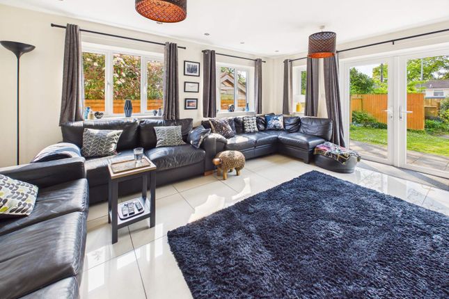 15, Clos Brynderi, Rhiwbina photo 4