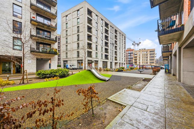 2-bed flat on Rookwood Way, London E3, £580,000