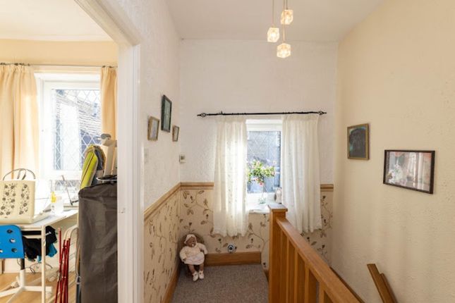 34, Acre Place, Bradford photo 5