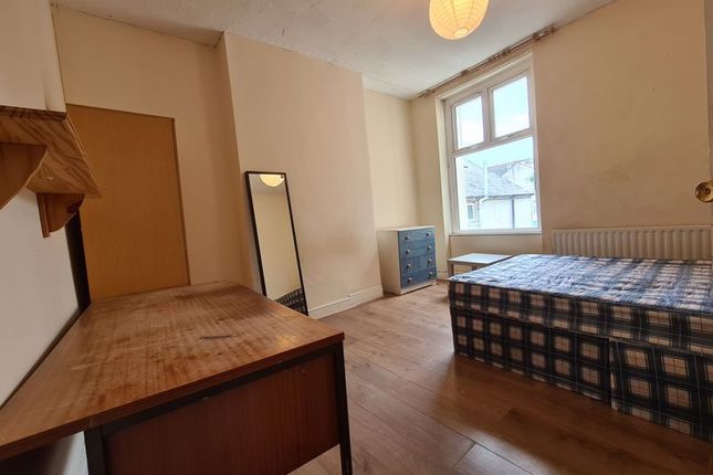Flat 2 No 2, Llanbleddian Gardens, Cardiff photo 3