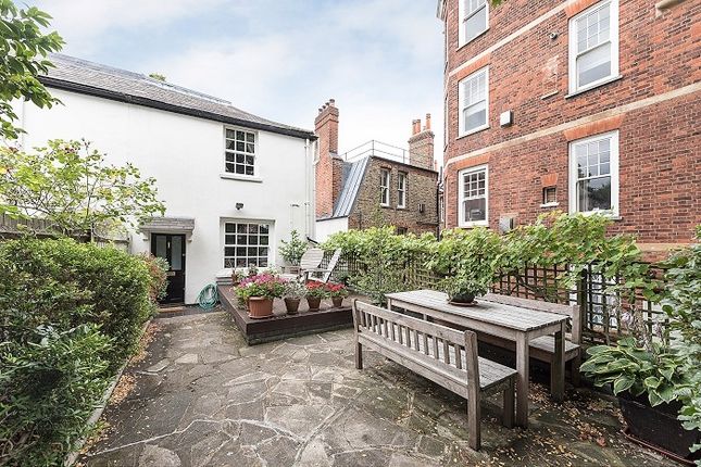Thumbnail Cottage to rent in Hampstead Grove, London