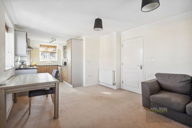 Flat to rent in Chaucer Grove, Borehamwood