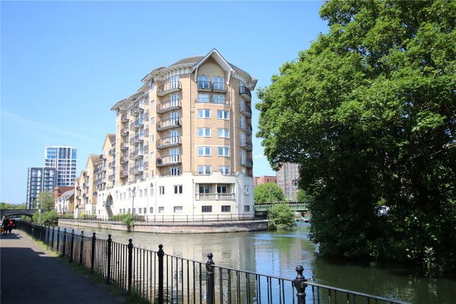 Flat for sale in Blakes Quay, Gas Works Road, Reading, Berkshire
