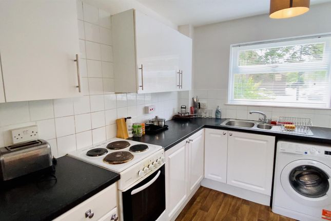 32, Oxclose, Peterborough photo 4