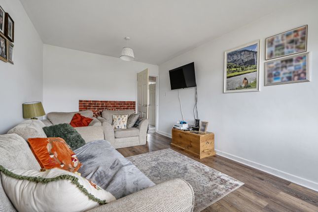 11, Maud Close, Oxfordshire photo 3