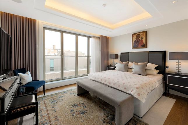 Flat for sale in Ebury Square, London