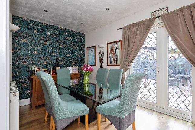 90, Wilshaw Grove, Greater Manchester photo 4