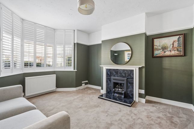 8 Neston Road, Watford photo 2