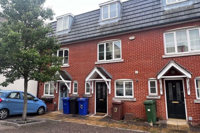 Thumbnail Terraced house for sale in Hedingham Road, Grays