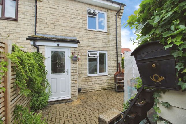 27 Fairfield, Swindon photo 4