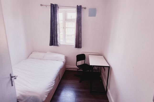 Donoghue Cottages,2, Galsworthy Avenue, London photo 4