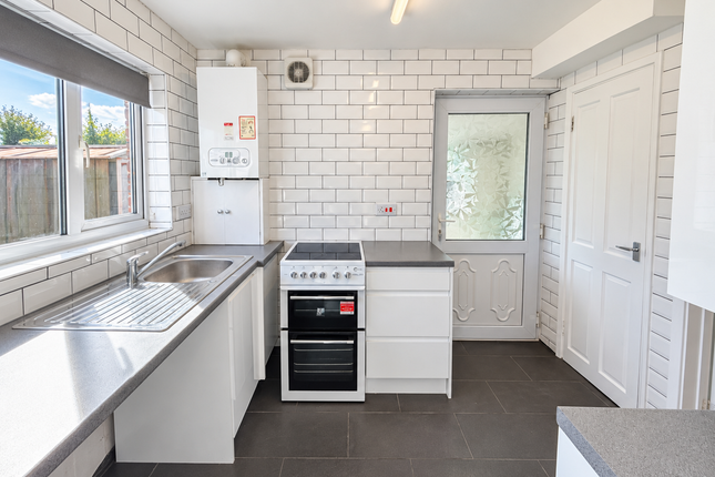 61, Round Avenue, Rugby photo 3