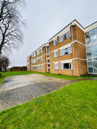 Thumbnail Flat to rent in The Cedars Hucclecote Road, Gloucester, Gloucestershire