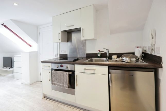 Flat 7, Copsham House, 53, Broad Street, Chesham photo 2