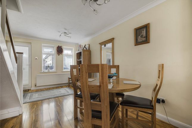 18, Bremner Close, Kent photo 4