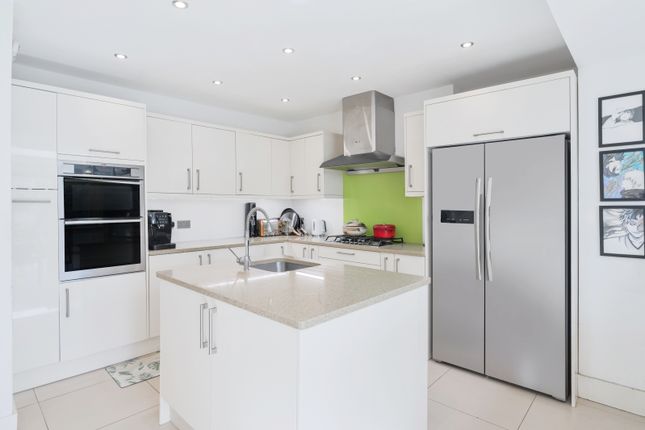 55, Thurleston Avenue, Morden photo 4