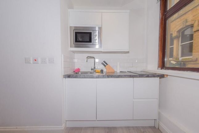 Apartment 8 - 4, James Street, Bradford photo 4