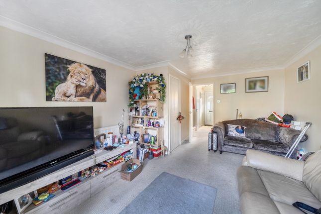 5, Gaynor Close, Swindon photo 2