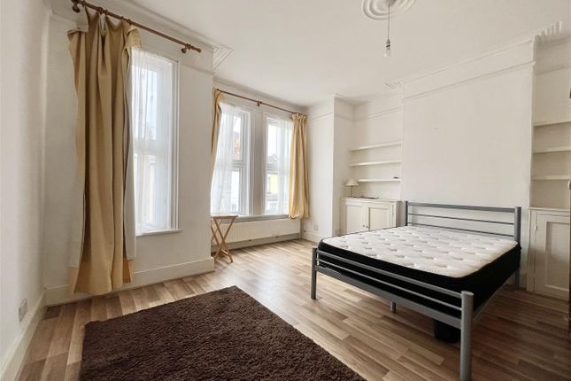 Room 5, 33 Guildford Road, Southend-On-Sea photo 3