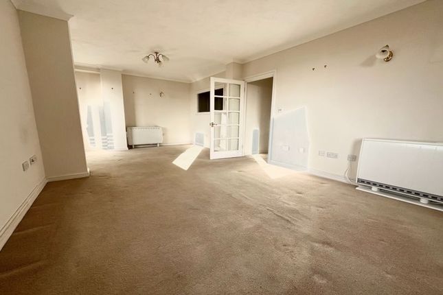 Flat for sale in Carlton Mansions North, Beach Road, Weston-Super-Mare