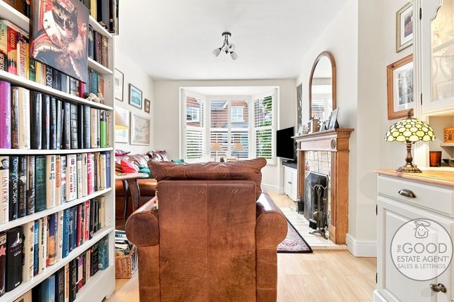 43, Smarts Lane, Loughton photo 4
