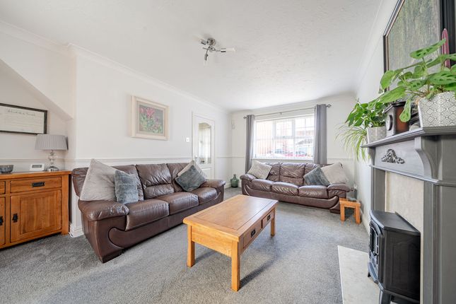 4, Fieldhouse Drive, Lee-On-The-Solent photo 2