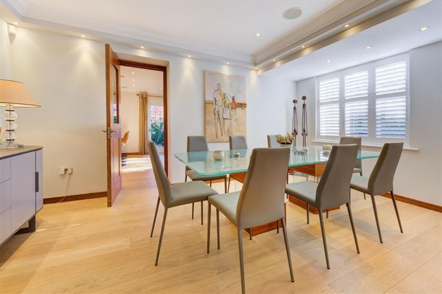 D0408 2 Raeburn Clo Din1.Jpg