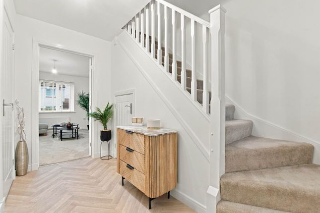 19, Armour Grove, Irvine photo 2
