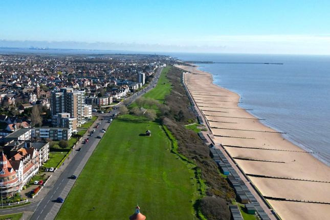 367, High Wall, Frinton-on-Sea photo 3