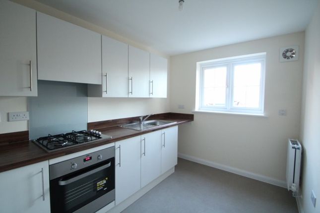5, Diamond Jubilee Close, Gloucester photo 2