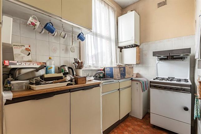 Flat 2, 427, Upper Richmond Road, London photo 4