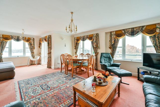 Flat for sale in Blenheim Court, Canada Water, London