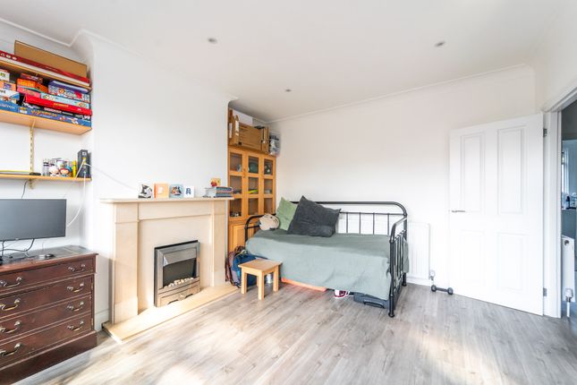 Flat 2, 84, Hutton Grove, North Finchley photo 2
