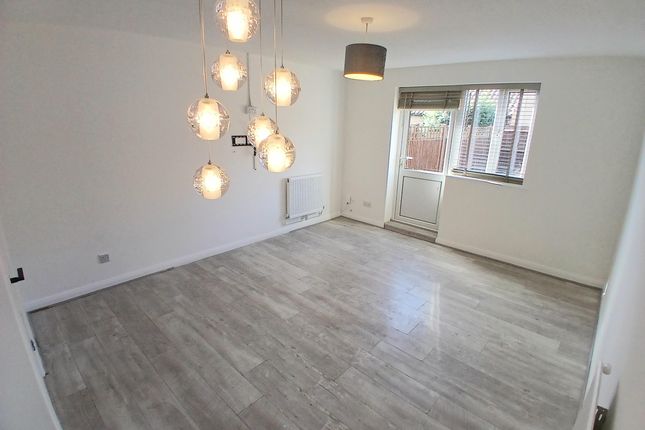 26, Lime Close, STEVENAGE photo 3