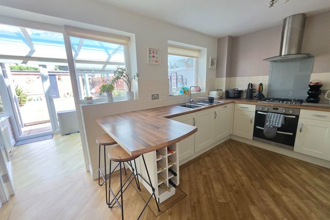 32, White Hill, Stourbridge photo 4