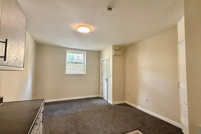 Flat 2, 81, Daisy Hill, Dewsbury photo 4